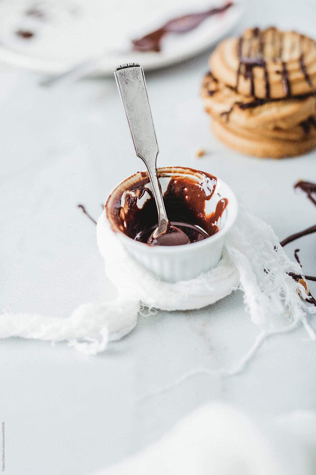 SIMPLE HOMEMADE CHOCOLATE SYRUP